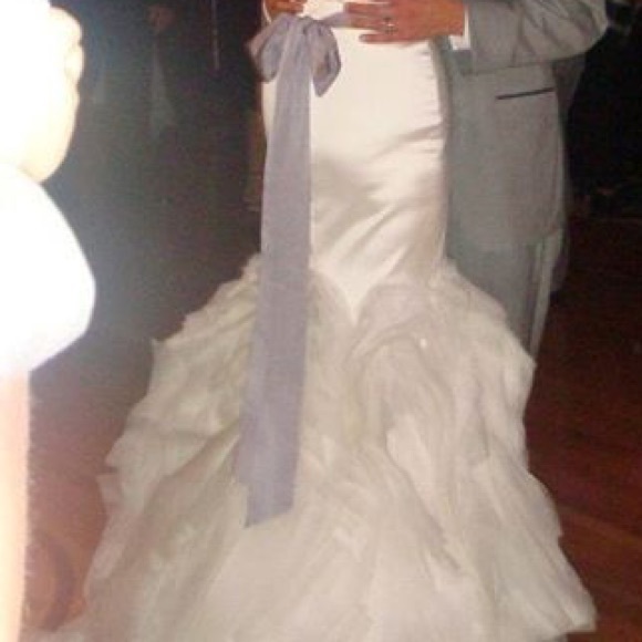 Vera Wang Ivory Silk Ethel Wedding gown (as seen on Khloe Kardashian) - Picture 2 of 2